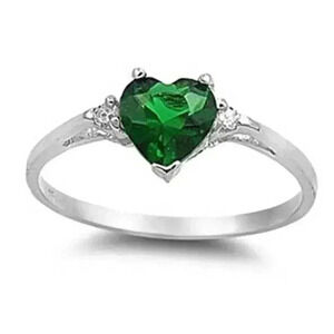 New 925 Silver Emerald Heart Ring